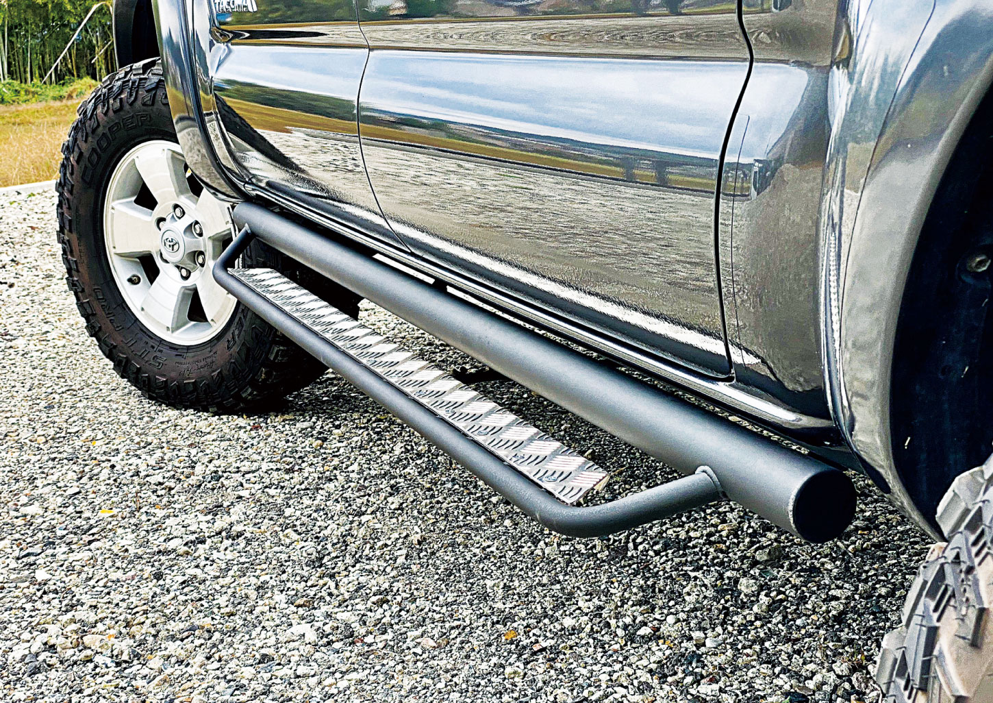 米国トヨタ・タコマ用 ワンオフサイドステップ