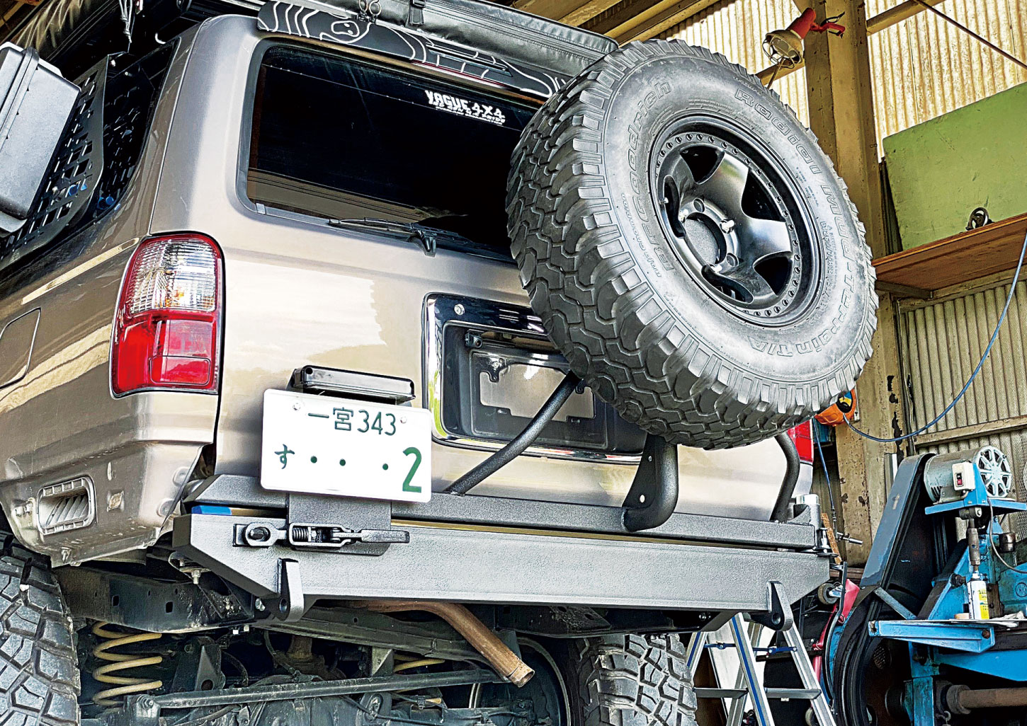 トヨタ・ハイラックスサーフ用 背面タイヤラック付きスチールバンパー